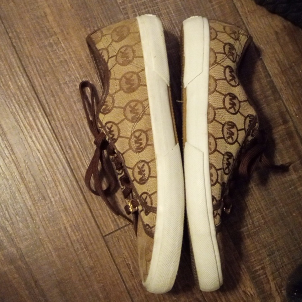 Michael Kors Tan/Brown Canvas Shoes . - Picture 6 of 7